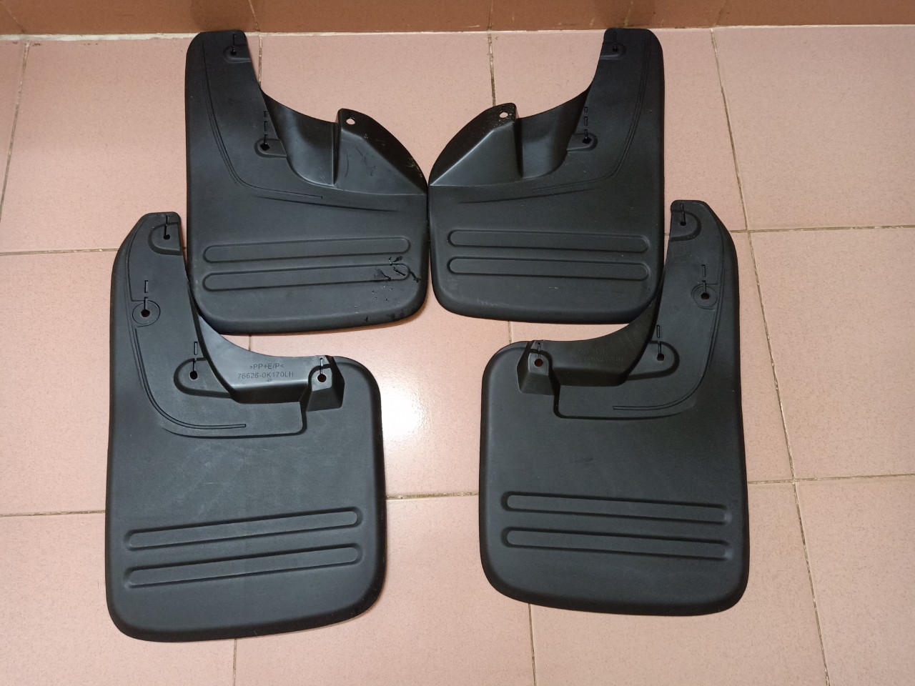 CHẮN BÙN BÁNH HILUX