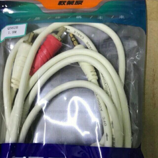 Dây hoa sen kết nối loa crown với điện thoại