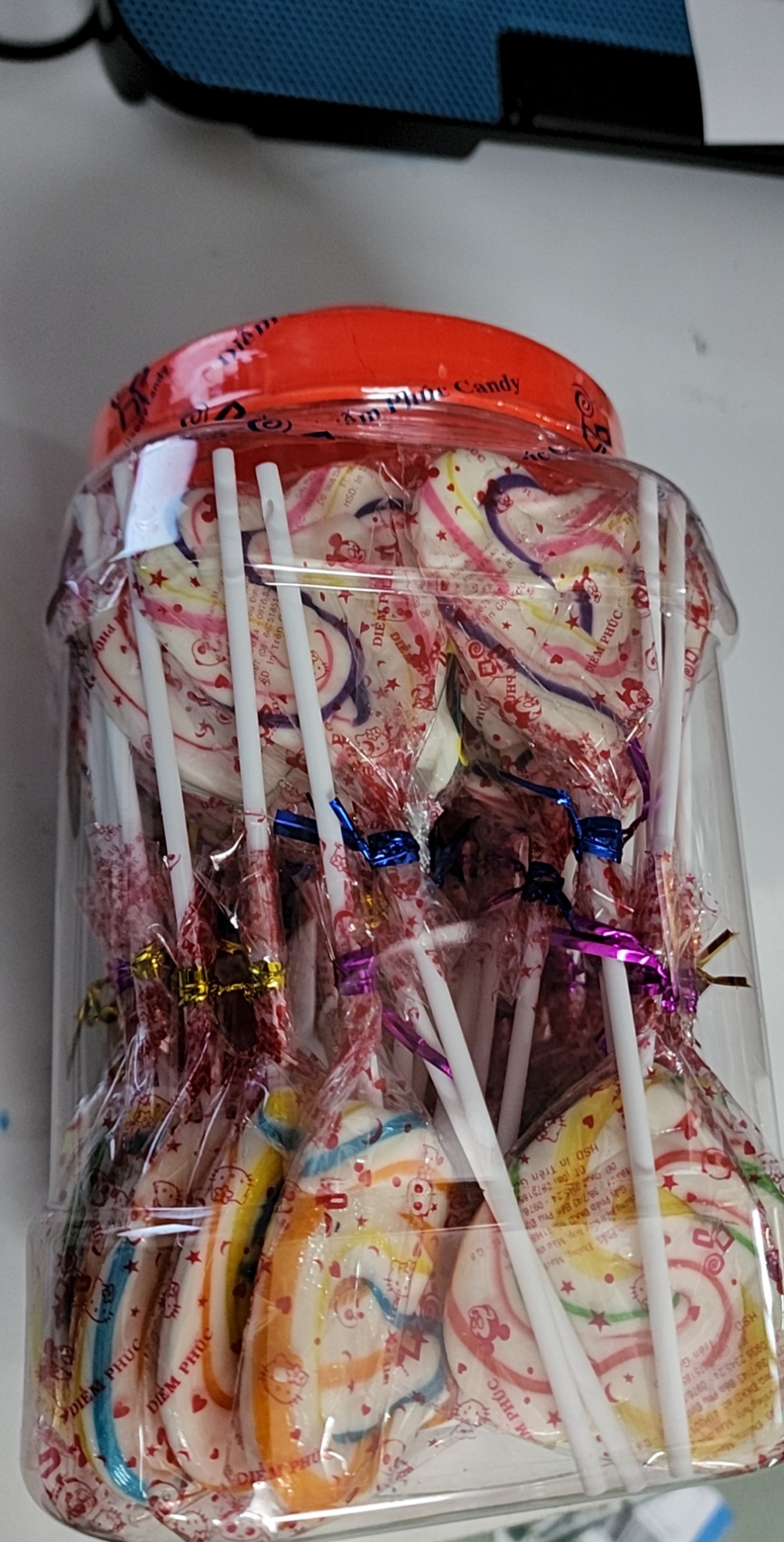 [HCM] HỦ 50 QUE kẹo lolipop CẦU VÒNG đủ sắc màu date 2025