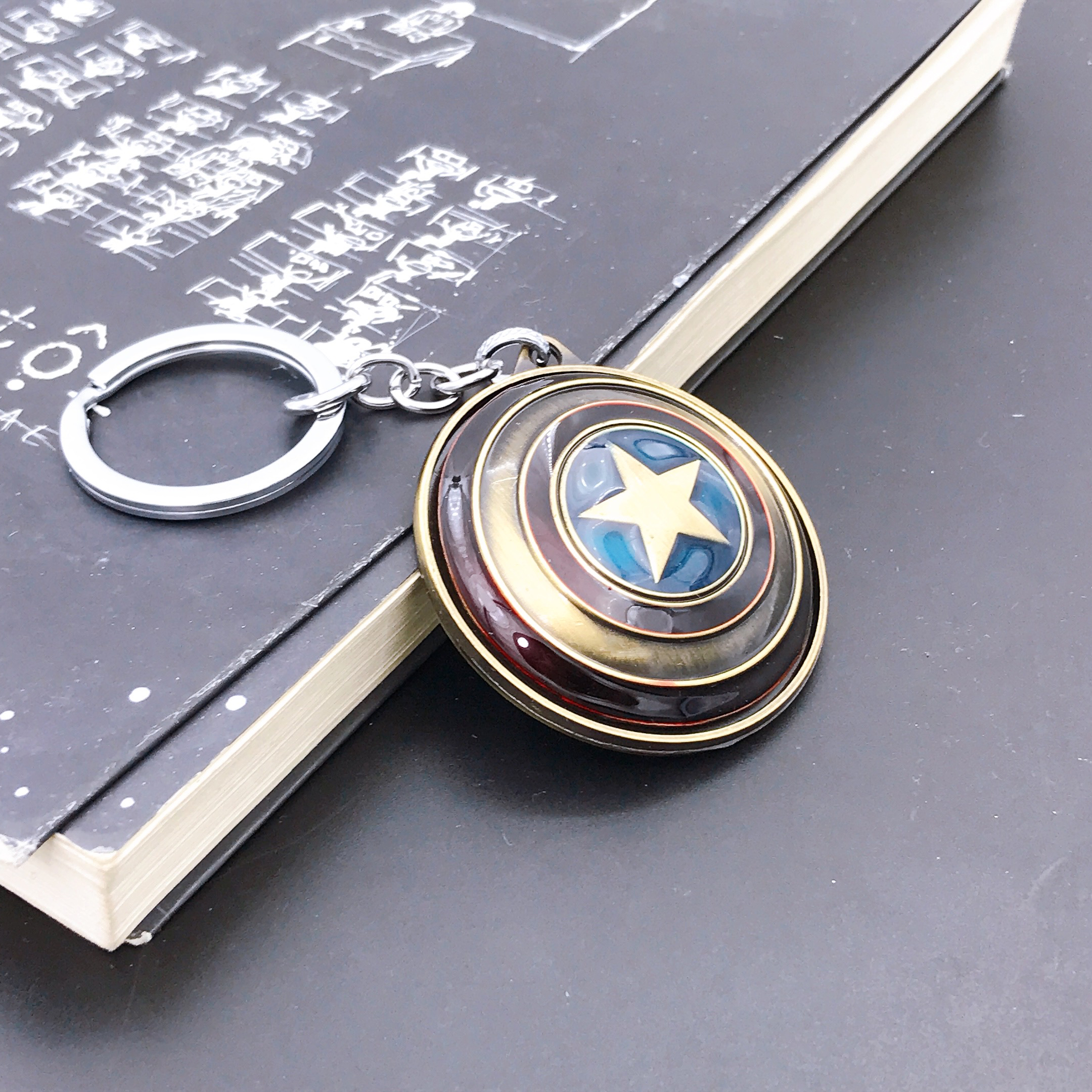 Móc khóa mô hình khiên Captain America | Xoay 360 độ | Sản phẩm chất lượng cho FC quà tặng