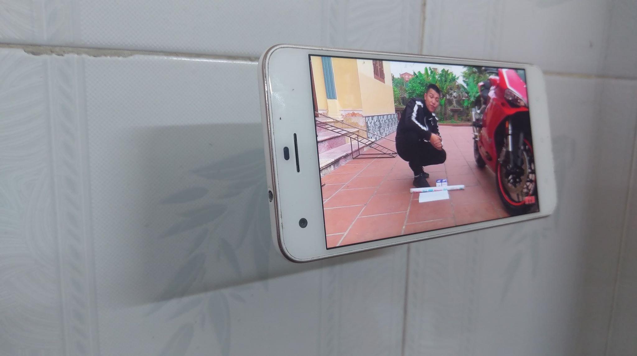 Giá đỡ điện thoại LÒ XO hàng VIP