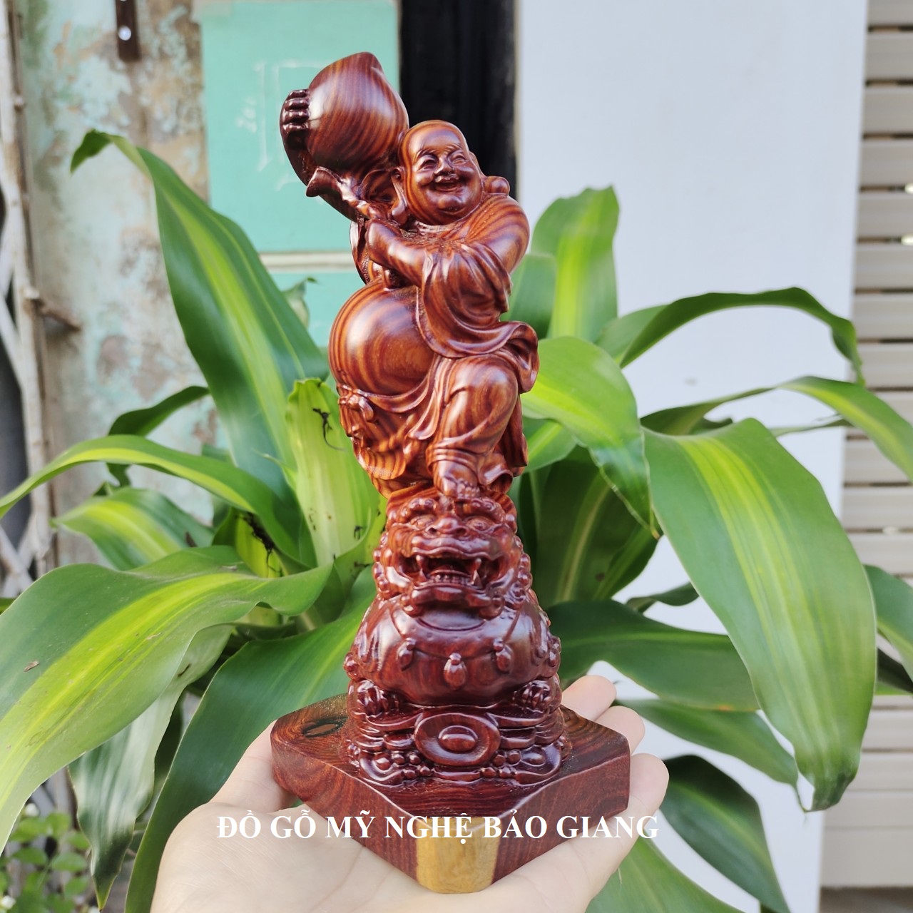 Tượng phật di lặc cưỡi nghê gỗ trắc dây cao 20 cm