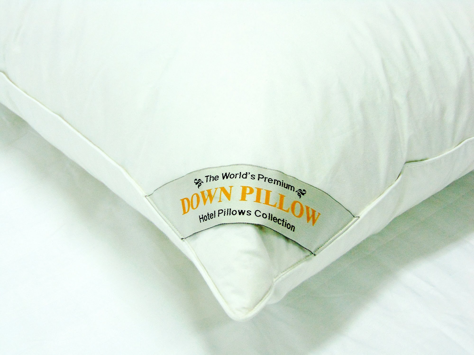 Gối Nằm Lông vũ tự nhiên Cao Cấp Lông Tơ Down Pillow 50x70cm hiệu Laube home