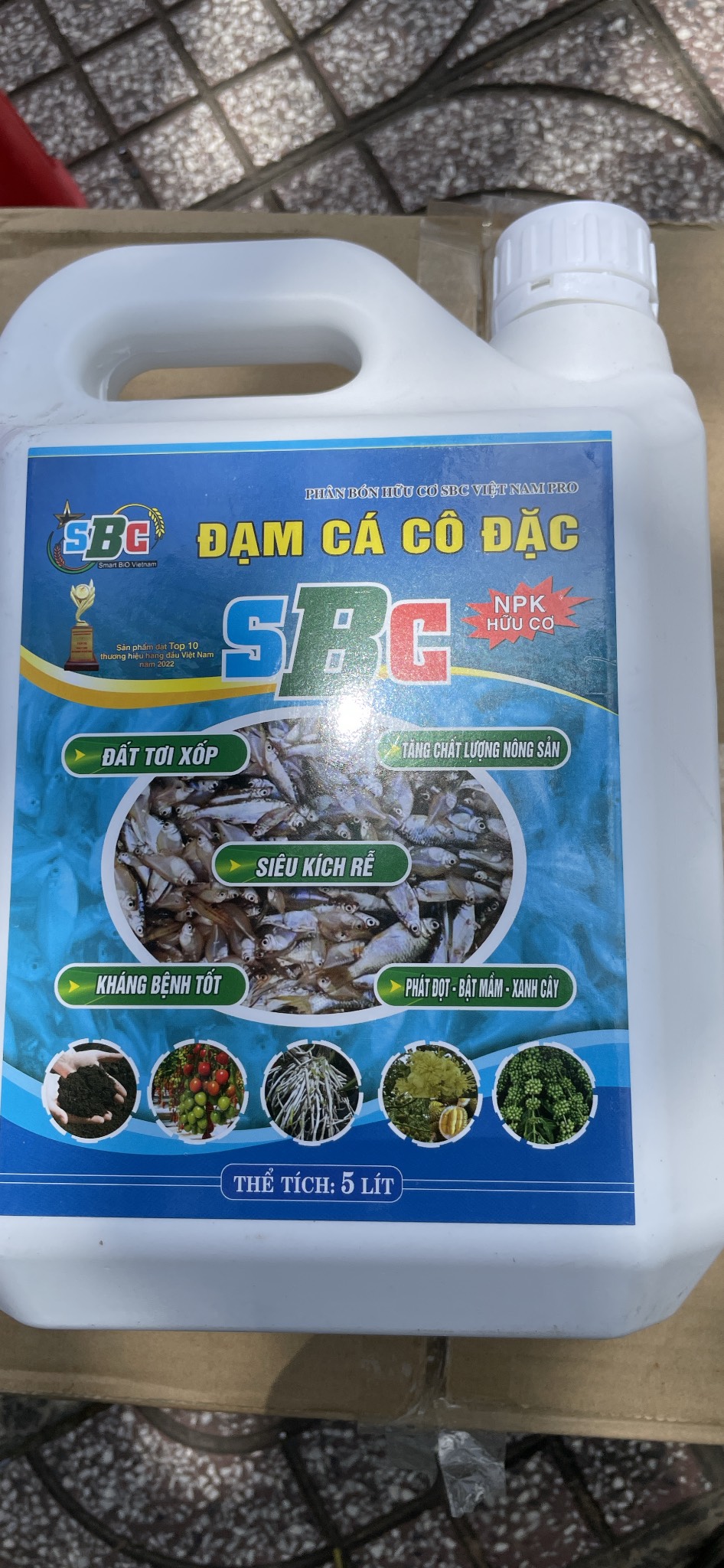 Phân đạm cá can 5 lít SBC cho cây ăn quả và rau màu
