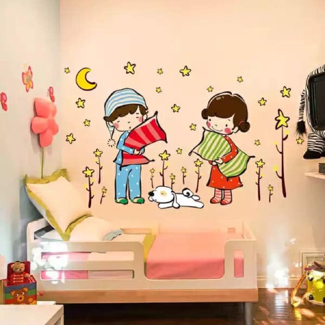 [HCM]DECAL DÁN TƯỜNG BÉ ÔM GỐI