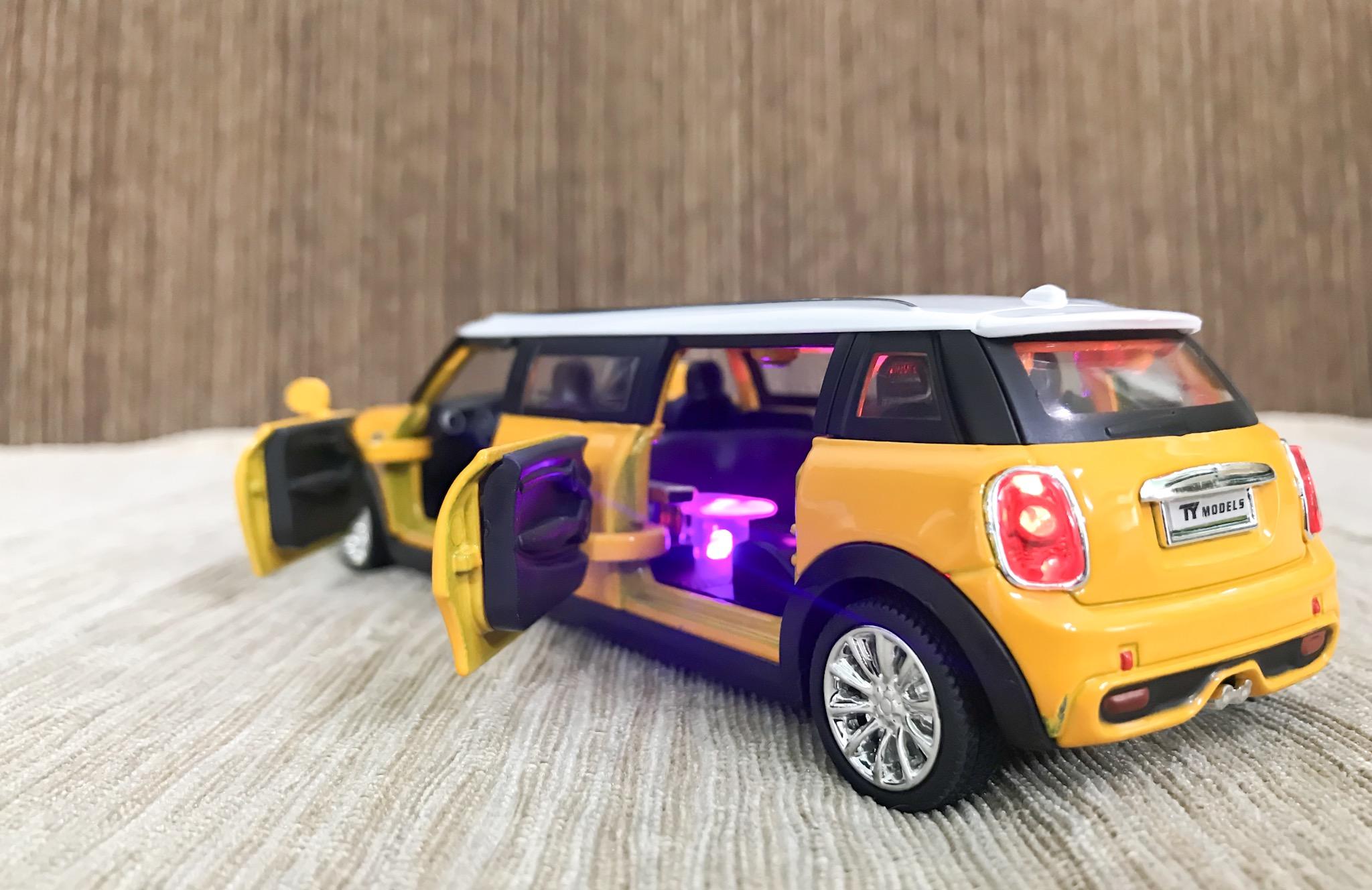 Xe mô hình Limousine 1:32