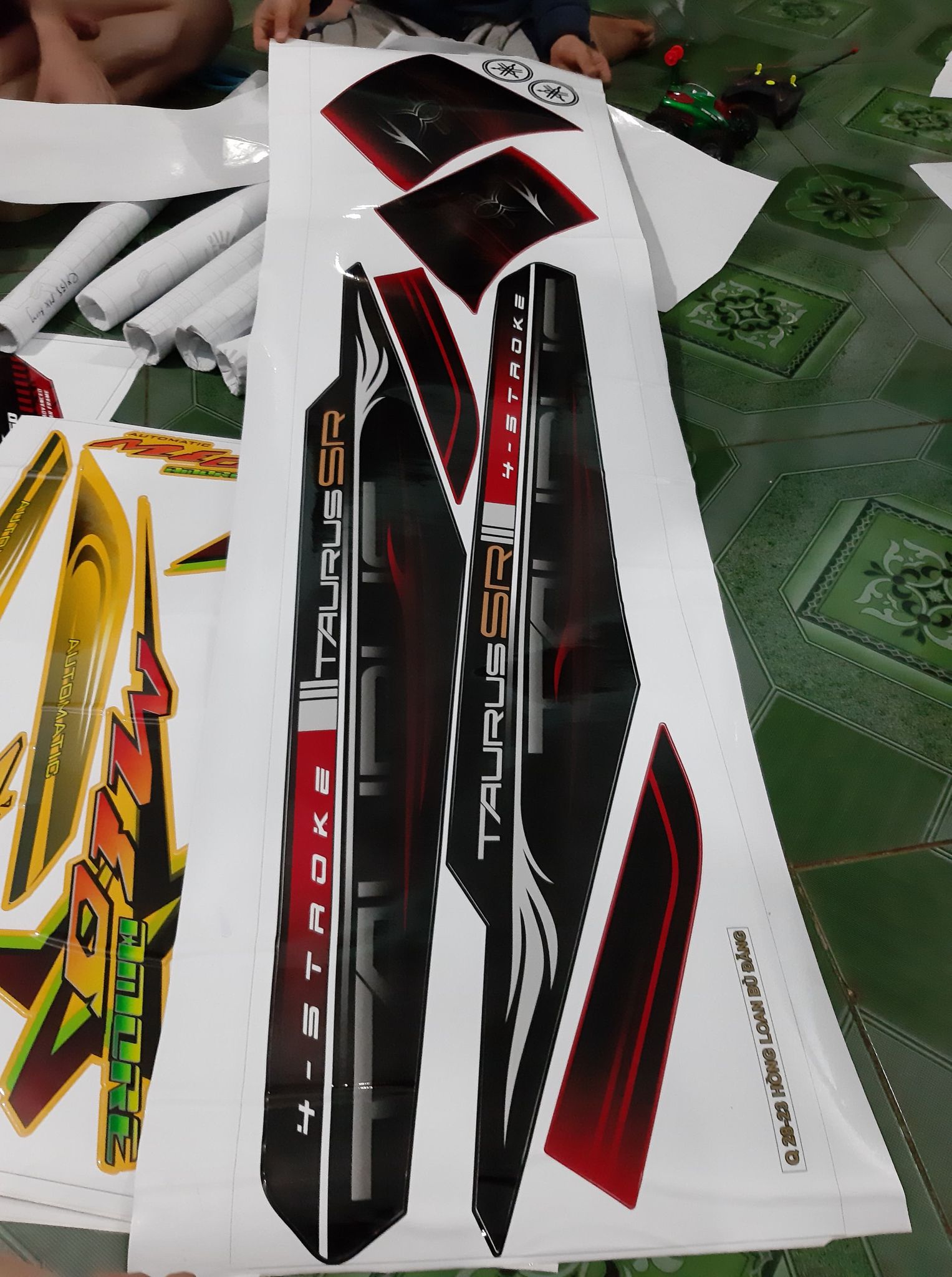 tem rời taurus đen đỏ