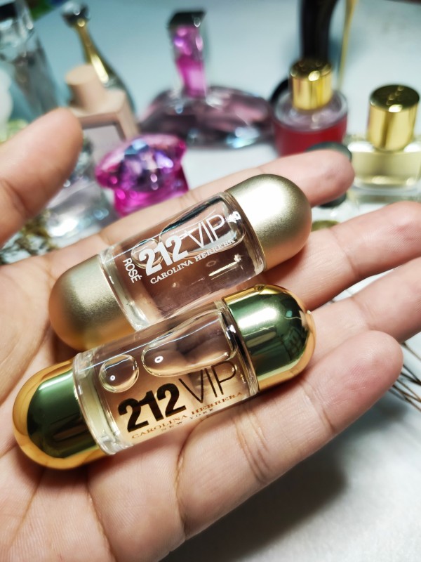 Nước hoa nữ Carolina Herrera 212 Vip mini size