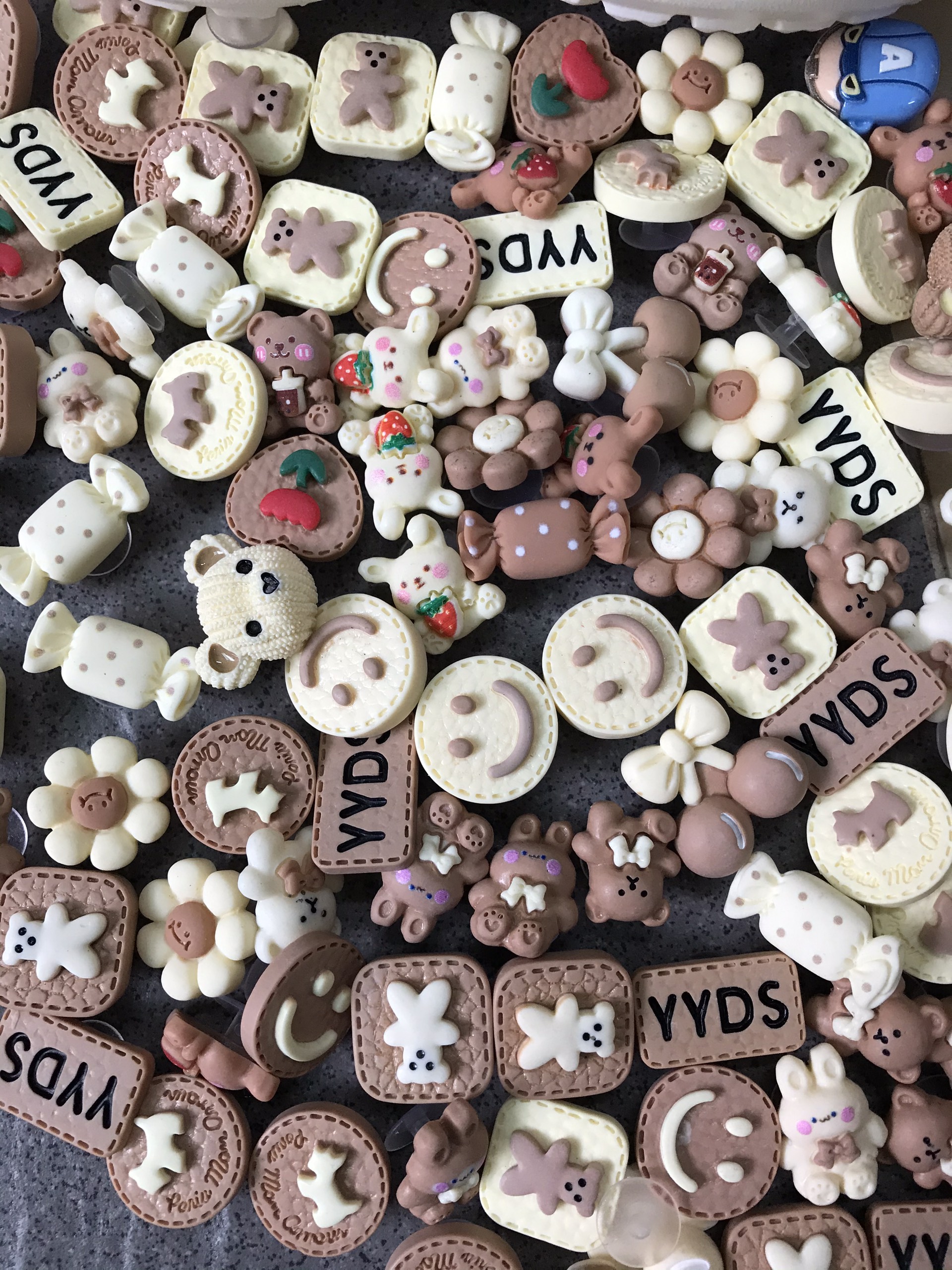 Sticker 3D siêu dễ thương gắn vô dép sục