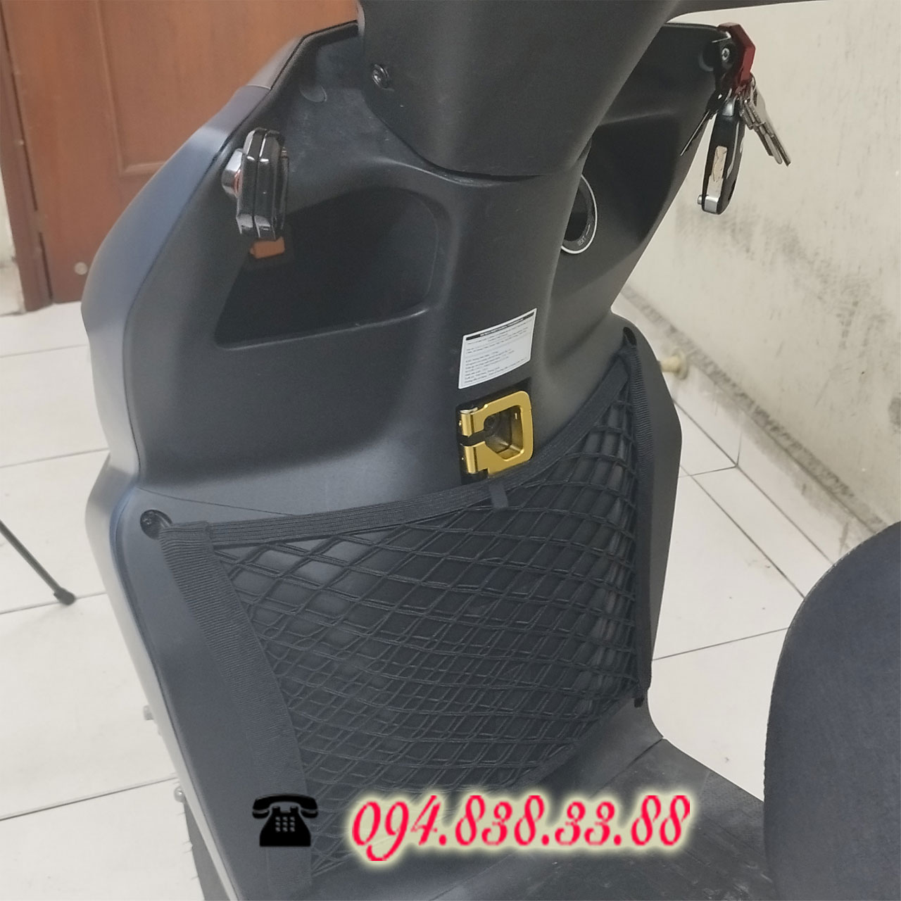 Lưới để đồ tiện lợi gắn cho xe Yadea V002 (VFV Voltguard)
