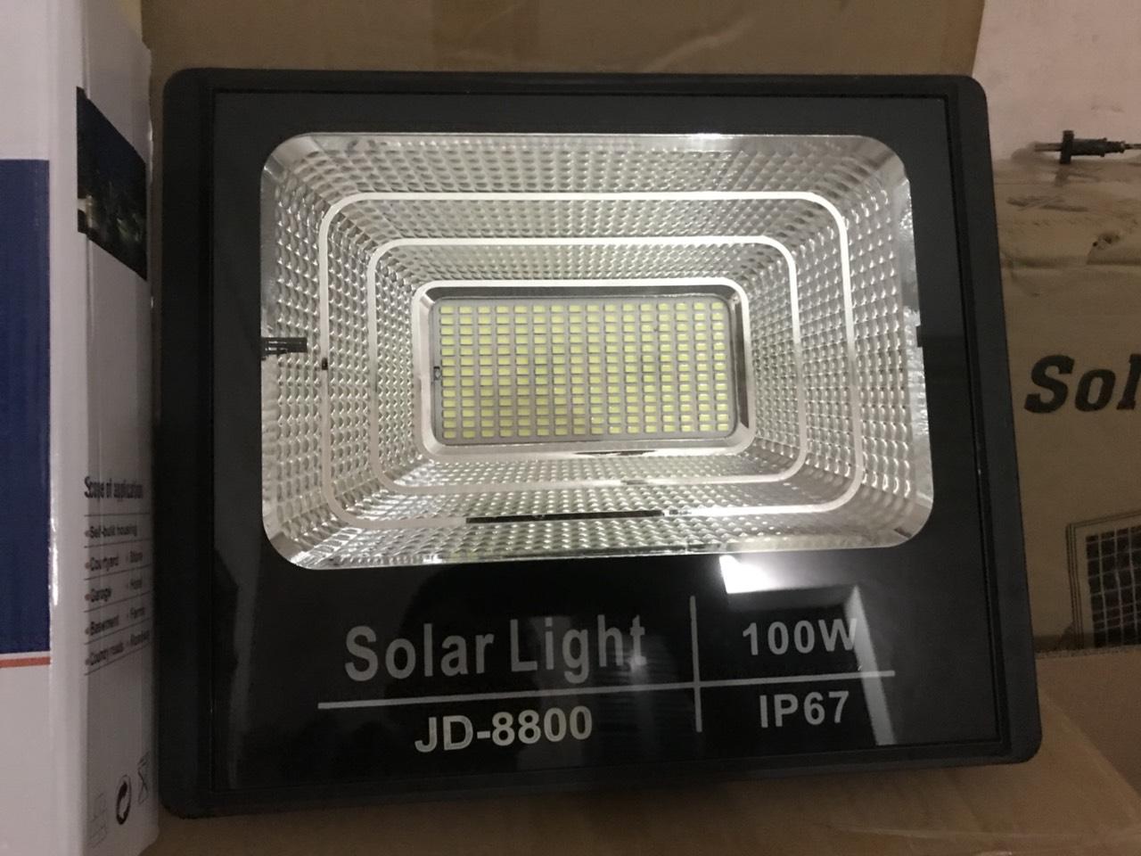 Đèn năng lượng mặt trời 100w JD8800