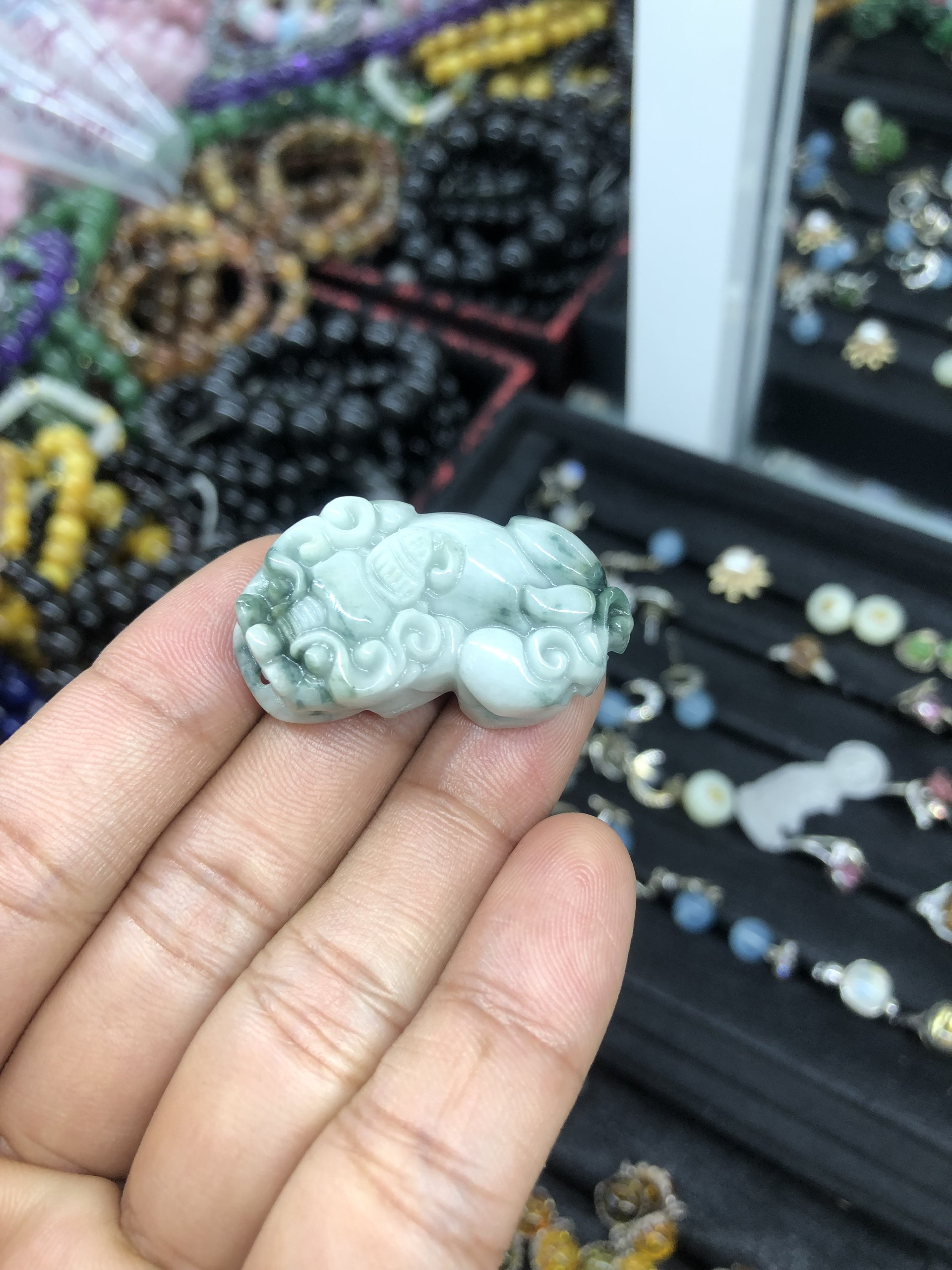 Mặt dây chuyền Tỳ Hưu phong thủy đá ngọc phỉ thúy