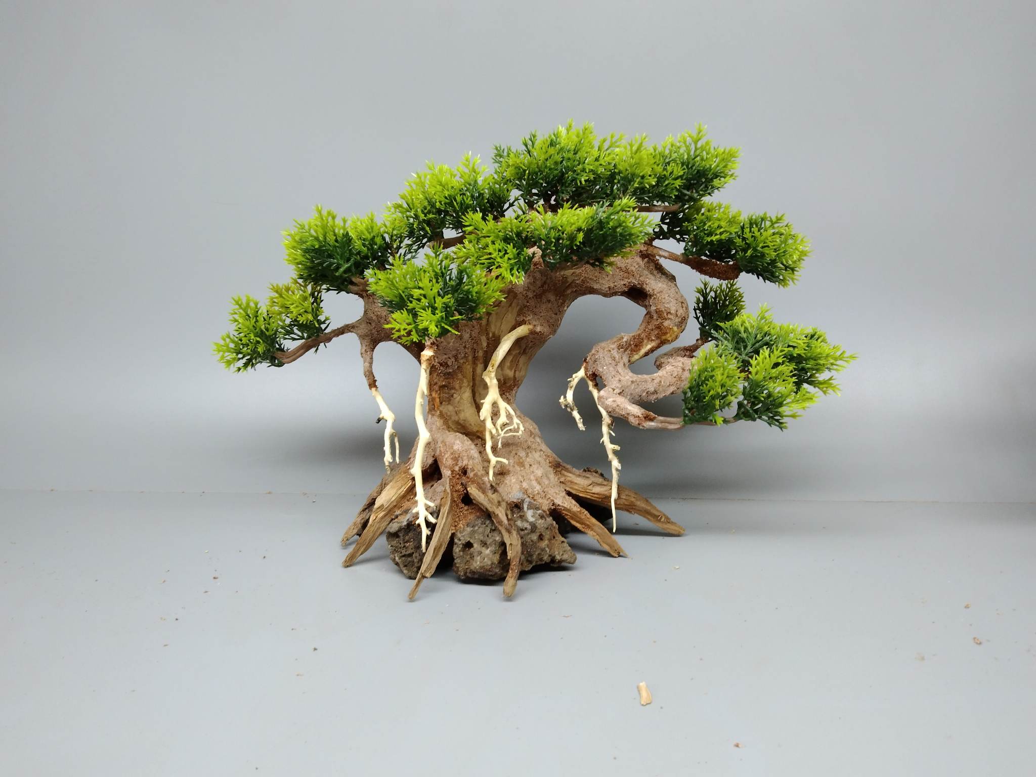 Cây gỗ lũa bonsai tán Tùng 2 thân cho hồ cá cảnh (có 4 màu: Xanh, Đỏ, Cam, Kem)
