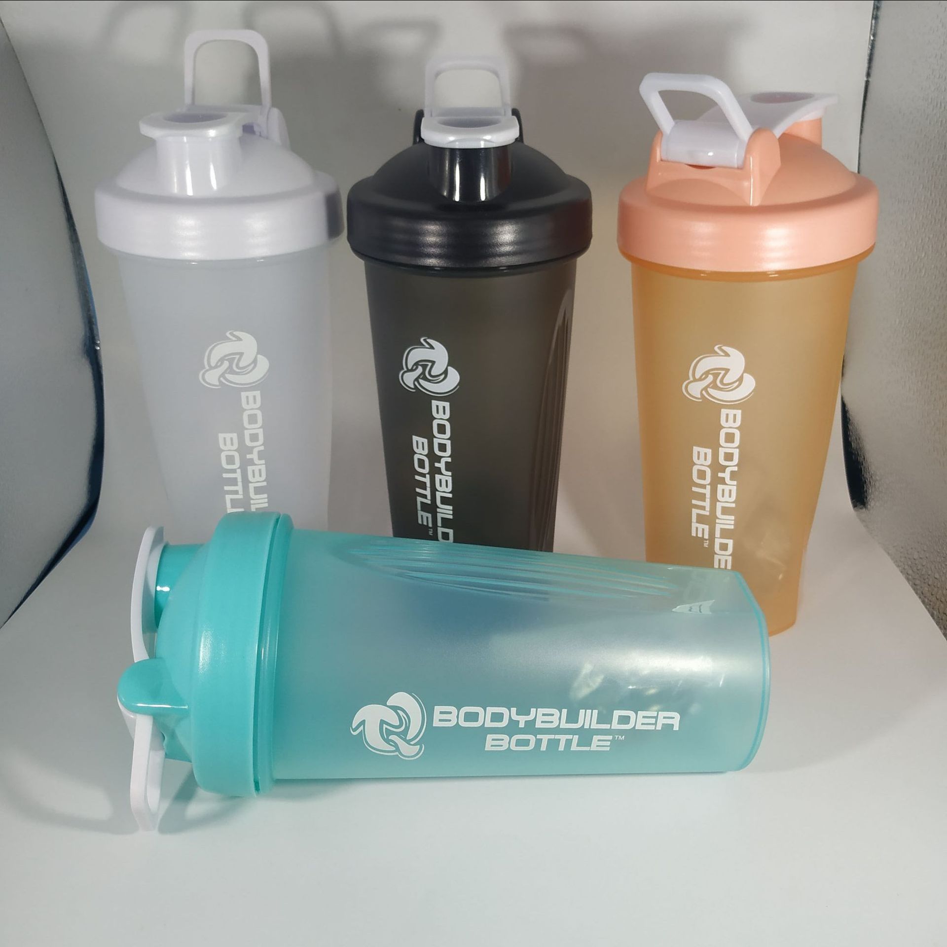 Bình Nước Thể Thao Tập Gym BODY BUILDER 600ML