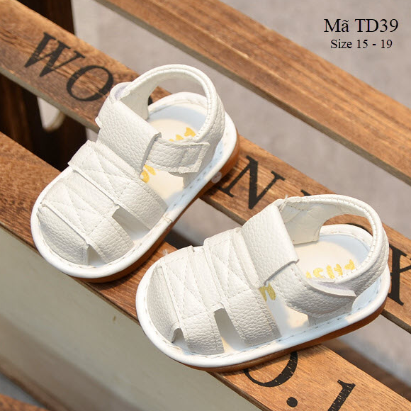Dép tập đi cho bé - giày bé trai bé gái 0 - 18 tháng màu trắng dễ thương da mềm quai dán, đế chống trượt có còi chíp chíp TD39