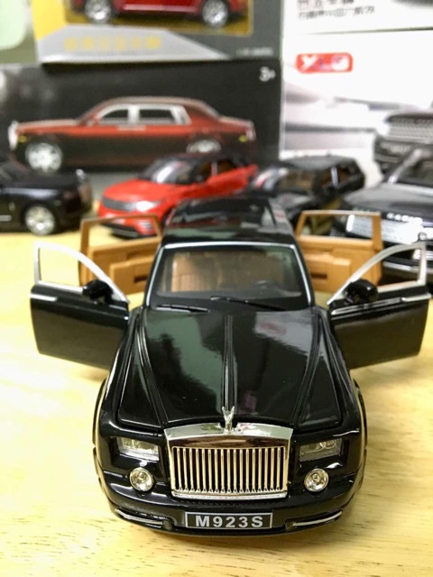 Xe mô hình tĩnh Rolls Royce Phantom tỉ lệ 1:24 XLG khung thép sơn tĩnh điện màu Đen/Nâu đỏ