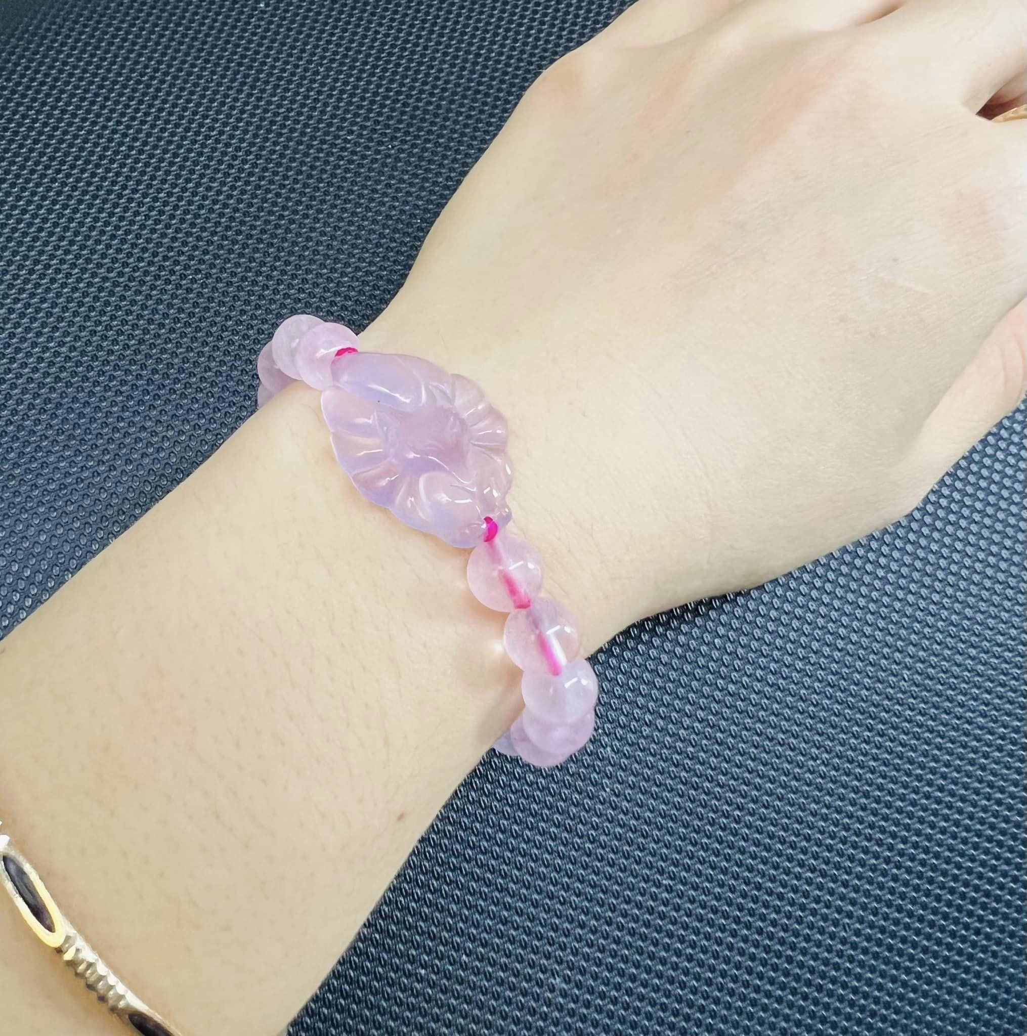 Vòng tay cửu hồ ly với chất liệu thạch anh hồng thiên nhiên