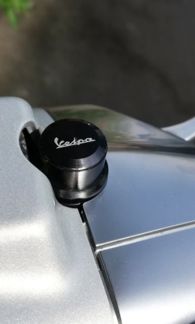 Ốc chân kính vespa
