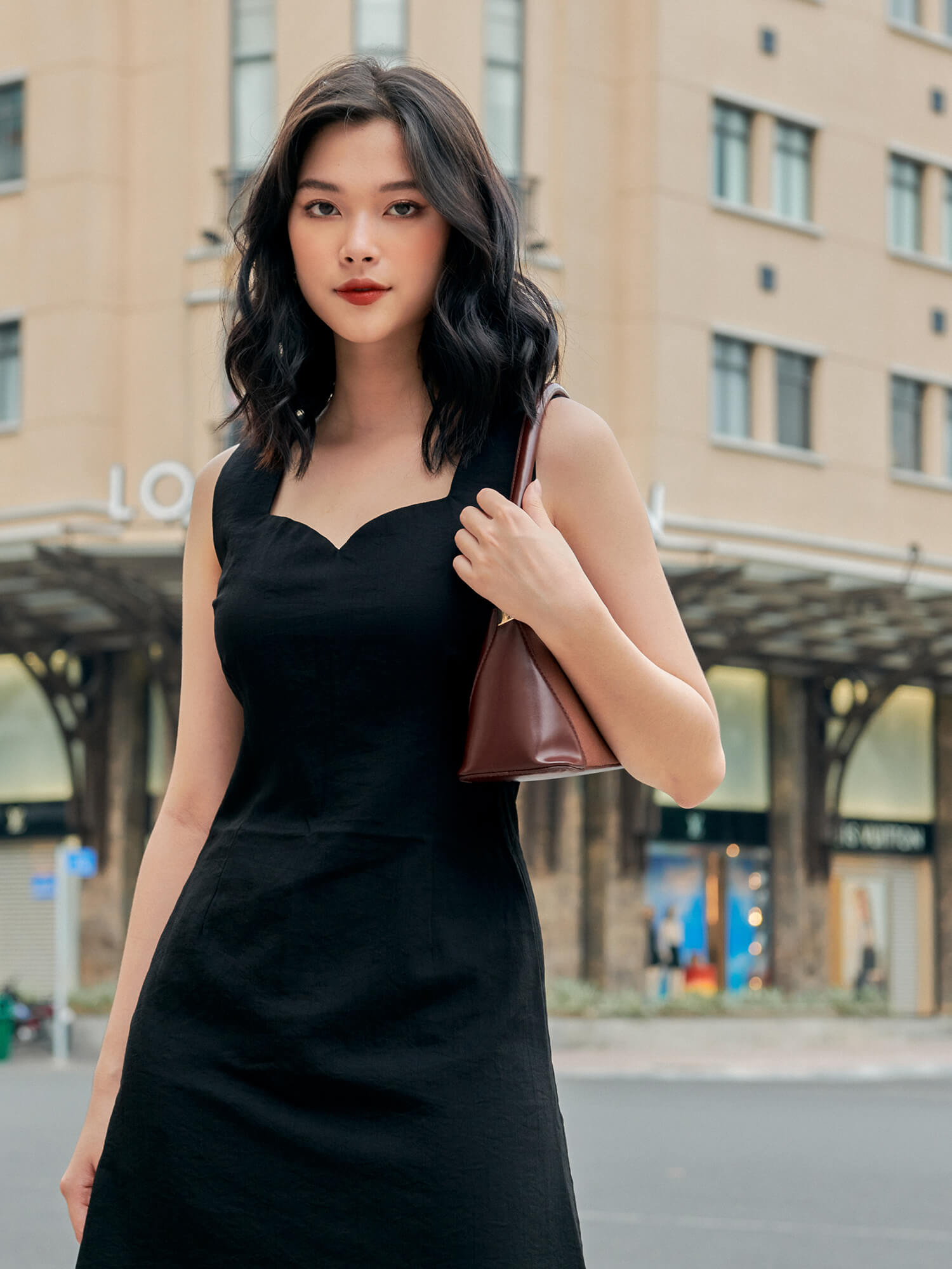 [Mua 2 giảm 20%, mua 3 giảm 30% 24.3] Đầm Cổ V Tay Cộc Đen - YV LE & CO