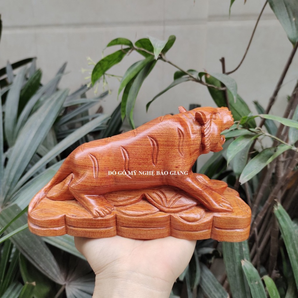 Tượng con hổ bằng gỗ hương 20 cm