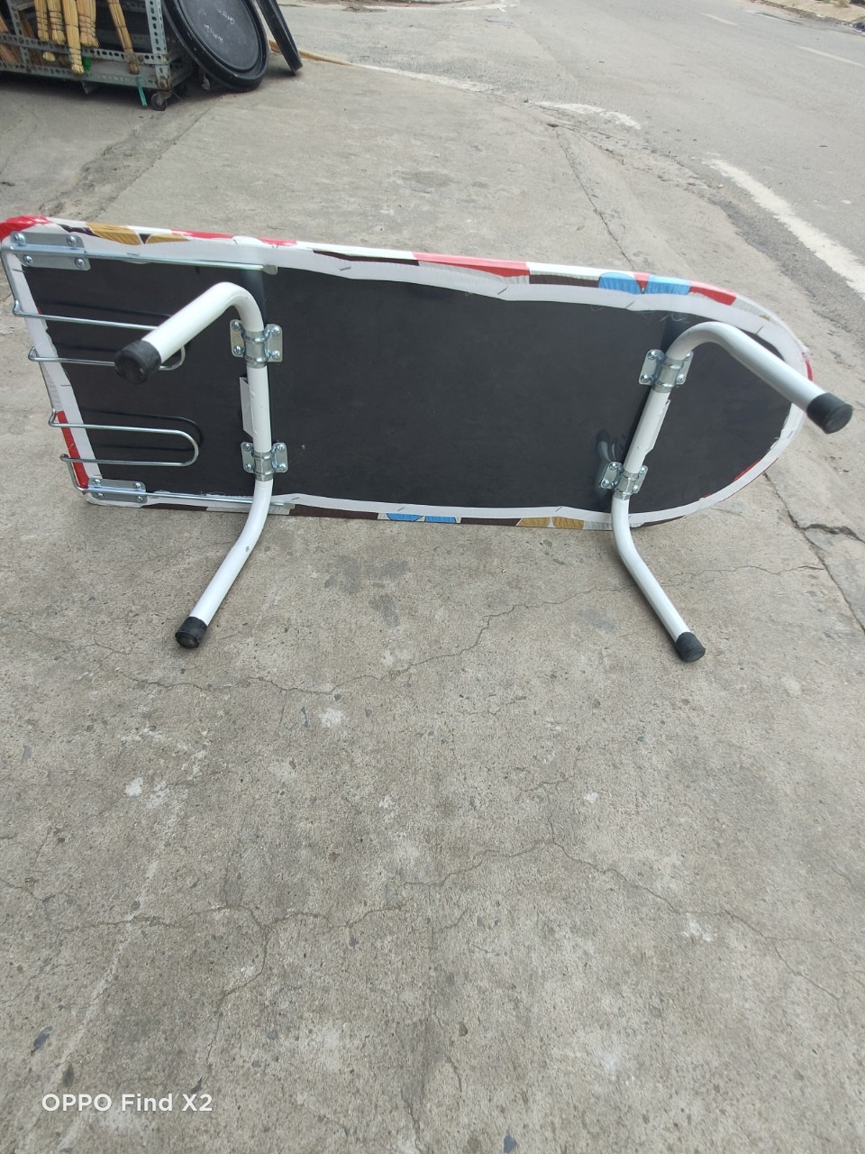 [HCM]Chân bàn ủi quần áo kiểu ngồi