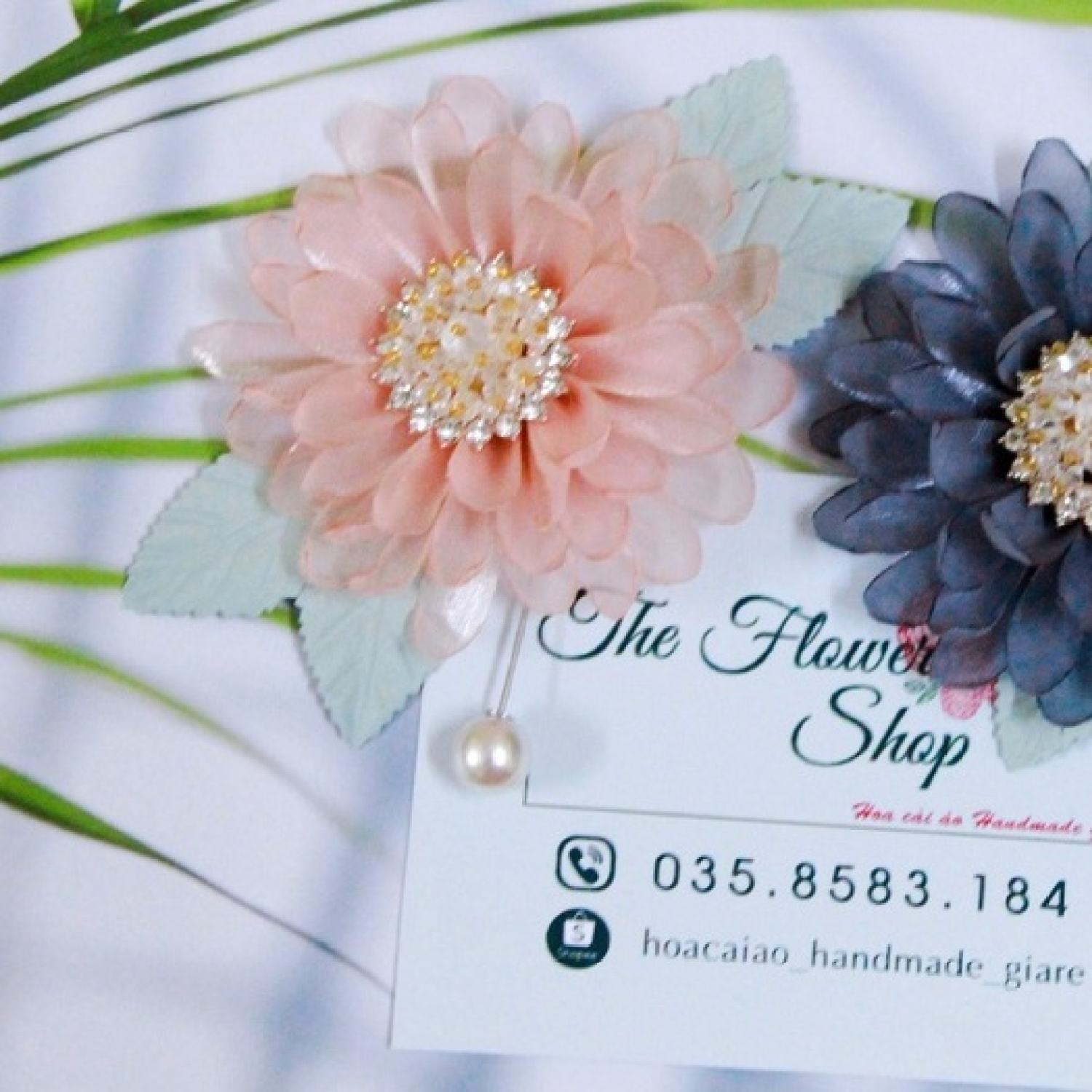 Hoa cài áo handmade - Hoa cài hoa cúc vải voan tơ màu xanh - hồng