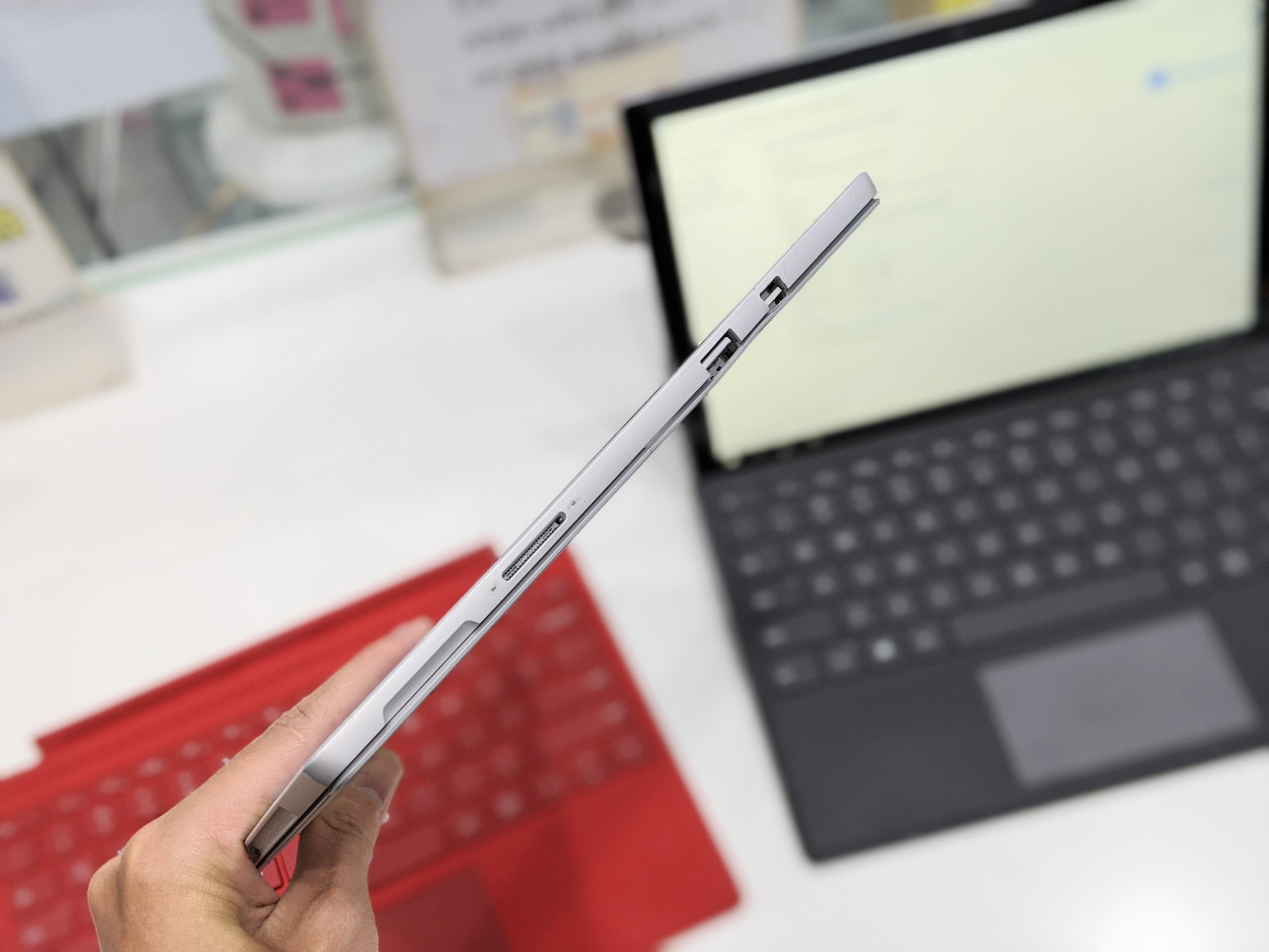 Microsoft Surface Pro 5 Nhập Khẩu Mỹ |Tặng kèm phím sạc chính hãng , Core I5 ,i7 7300U 4GB/8GB ram SSD 128GB/256GB màn hình 3K  Tại Playmobile