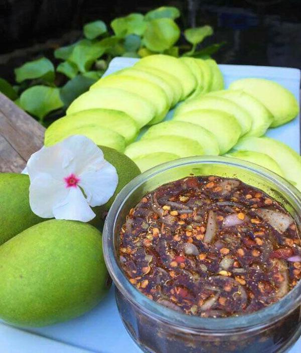 Sốt Thái ăn xoài cóc xanh