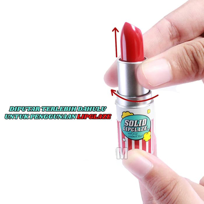 Cute kid's lipstick in school