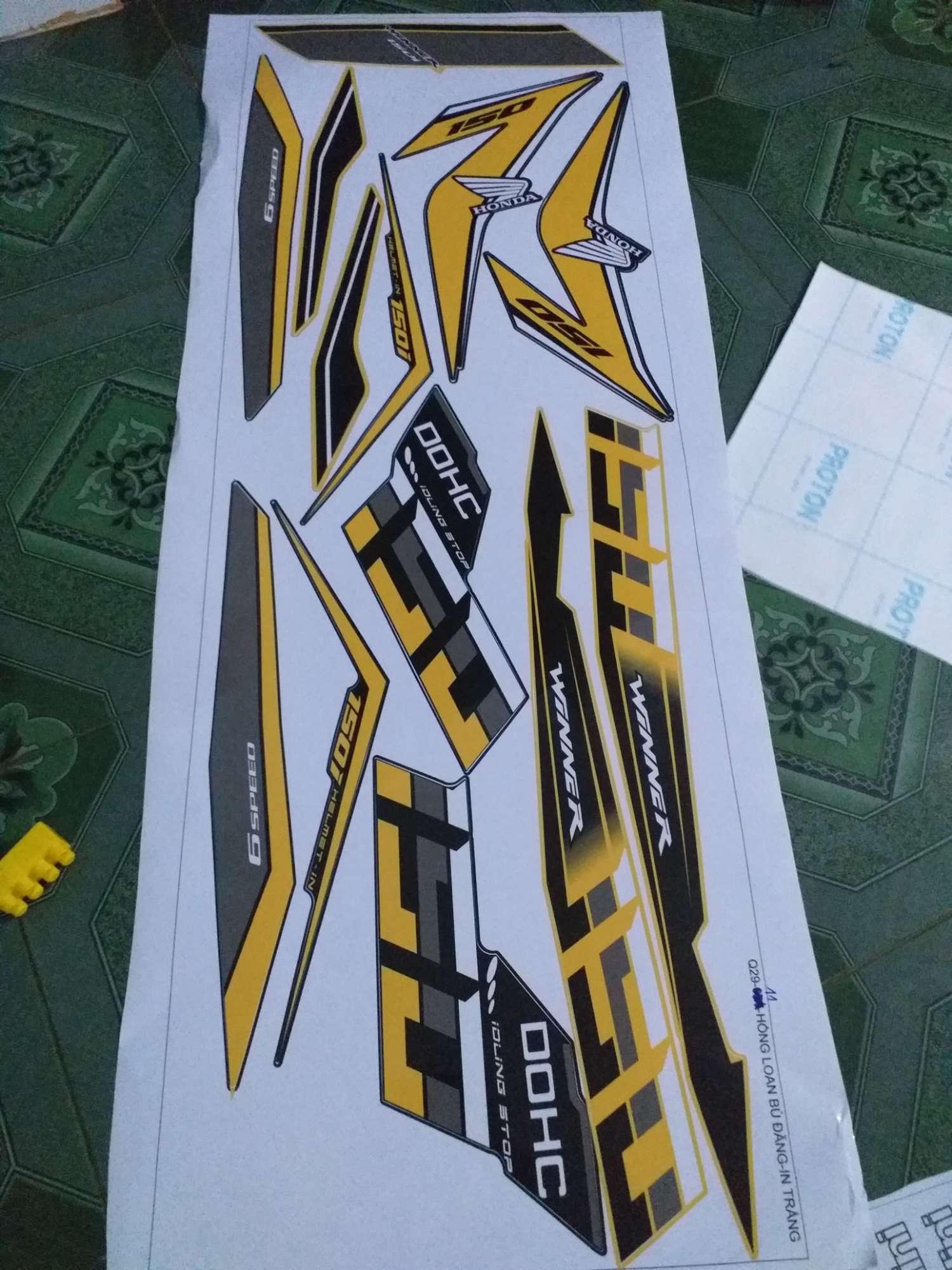 Tem rời dán xe winner