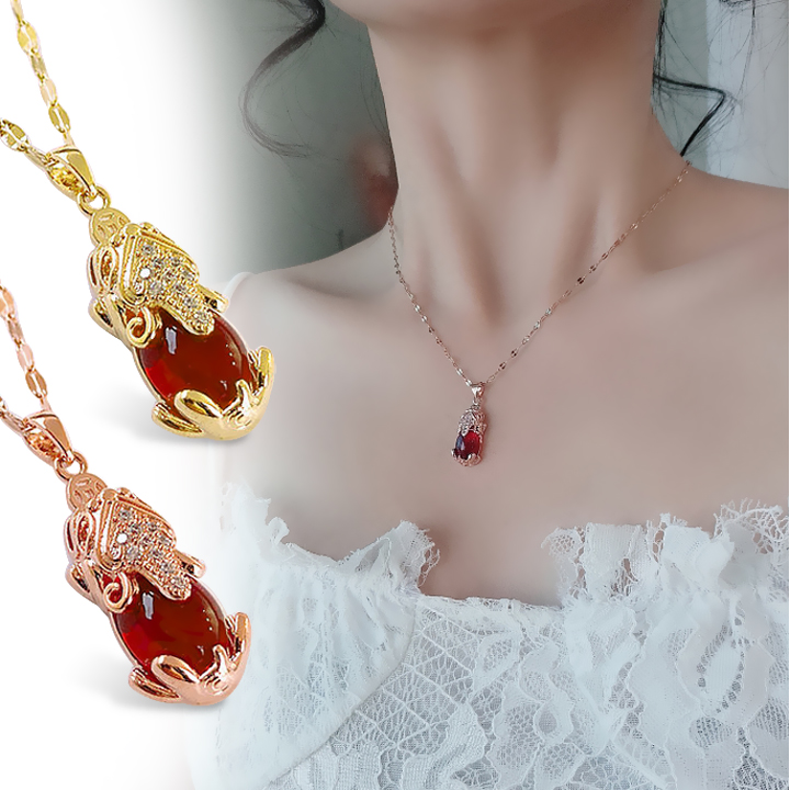 Lắc tay - chân titan trái tim chạm lấp lánh