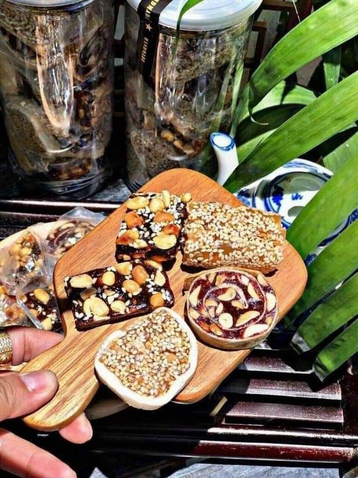 Kẹo quê mix 5 loại 1kg (Kẹo chuối cuộn bánh tráng, kẹo mè xửng)