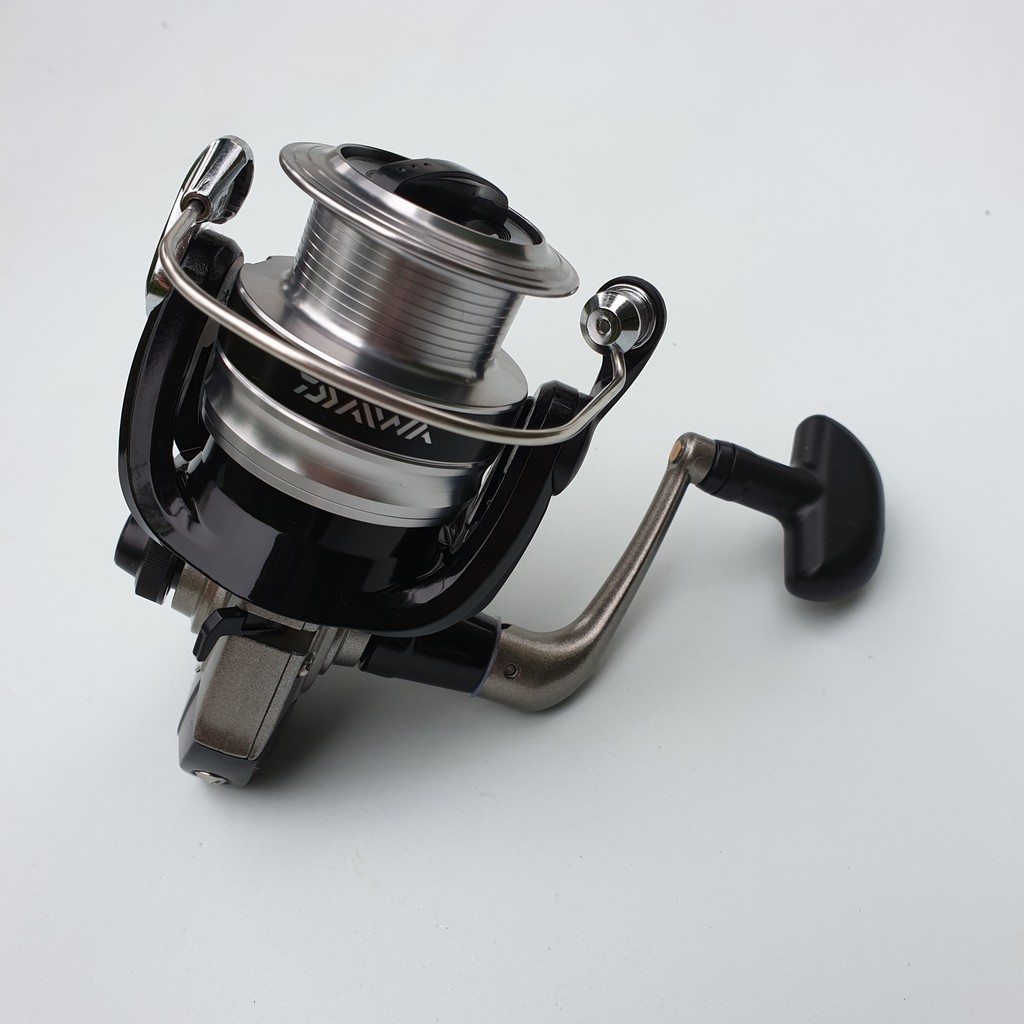 Máy câu cá DAJWA STRIKEFORCE 2500-B Và DAJWA STRIKEFORCE 4000-B (cam kết đổi trả trong 2 tuần đầu)