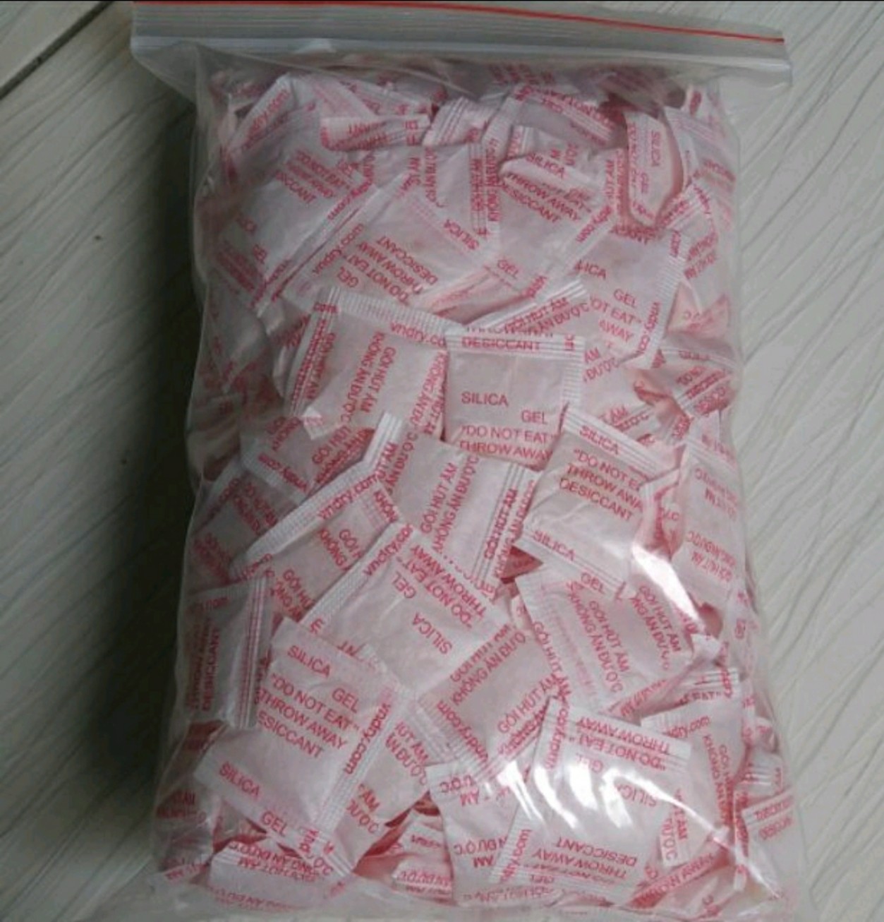 100gr (1 lạng) gói chống ẩm, hút ẩm loại  1g  màu đỏ