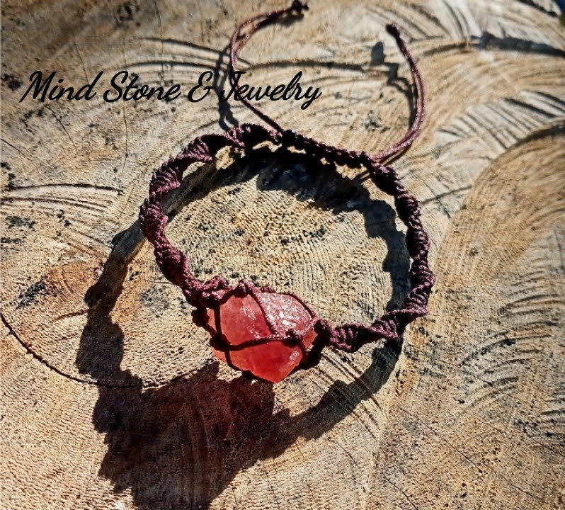 Vòng tay đan macrame đá strawberry