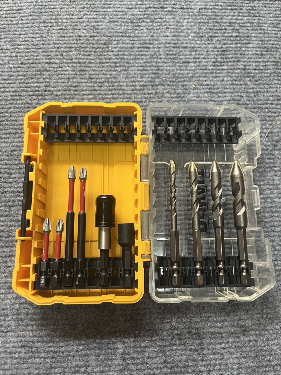 Hộp Dewalt đựng mũi khoan, mũi vít đuôi lục giác