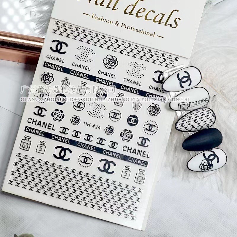 Sticker dán móng thương hiệu nhiều mẫu mới