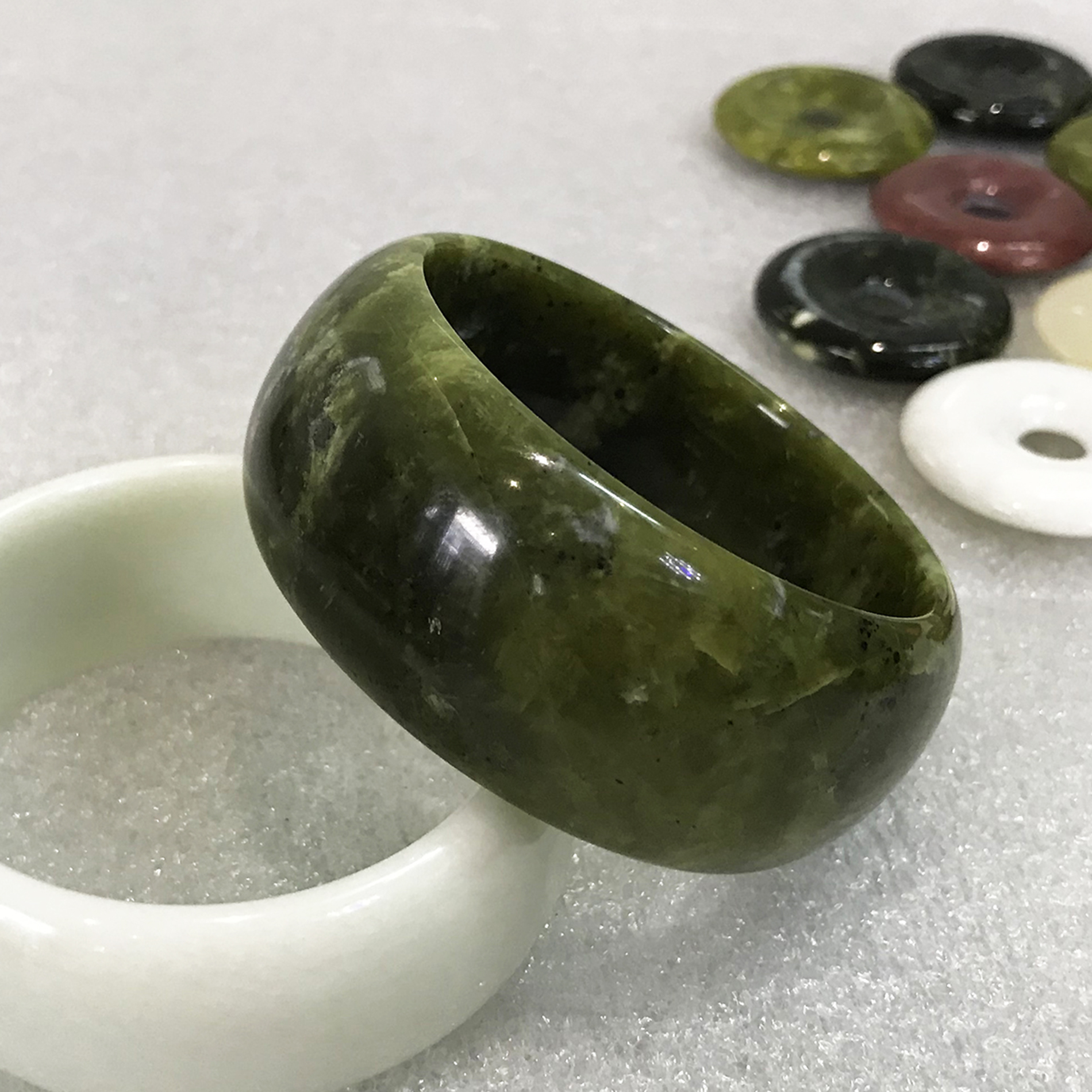 [HCM]Vòng tay cẩm thạch bản cao 3 cm xanh ngọc serpentine cho người mệnh Hỏa và Mộc