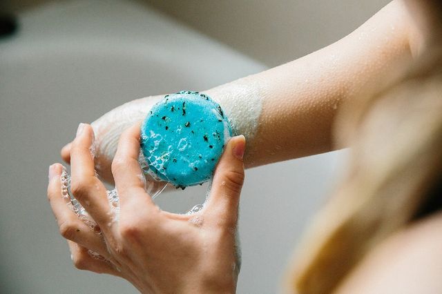 [HCM]Bánh dầu gội Seanik shampoo bar - LUSH