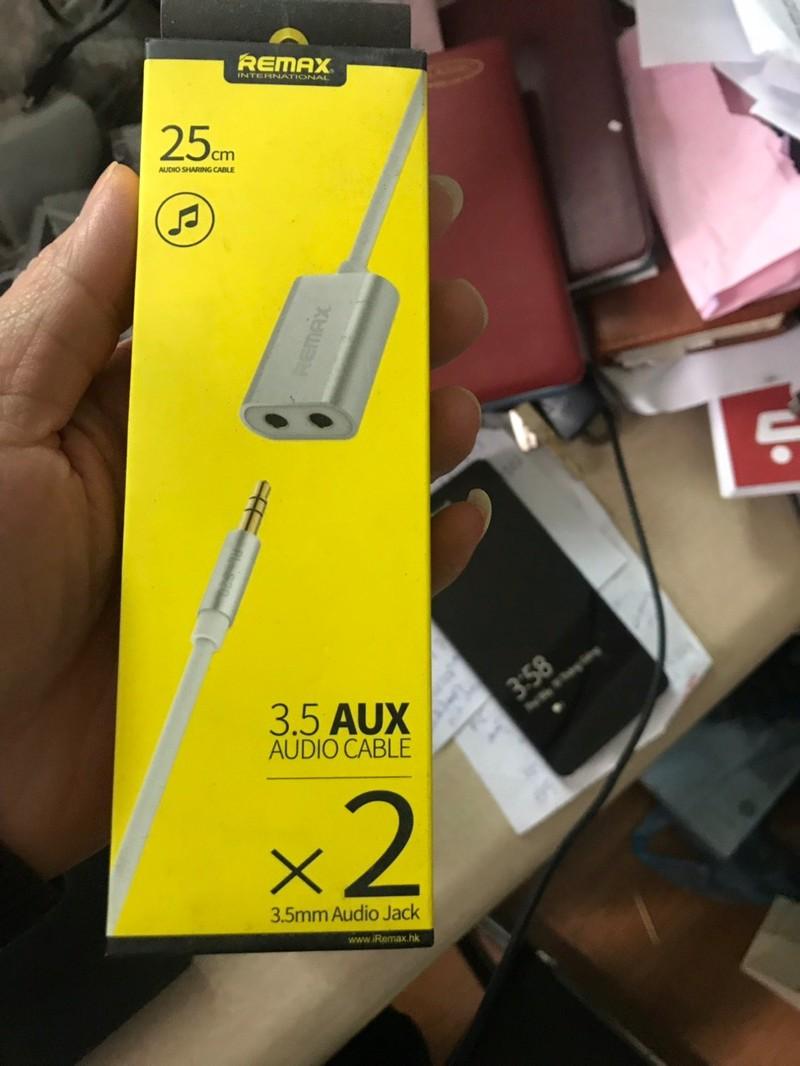 Dây cáp âm thanh aux 1 ra 2 audio 3.5 remax