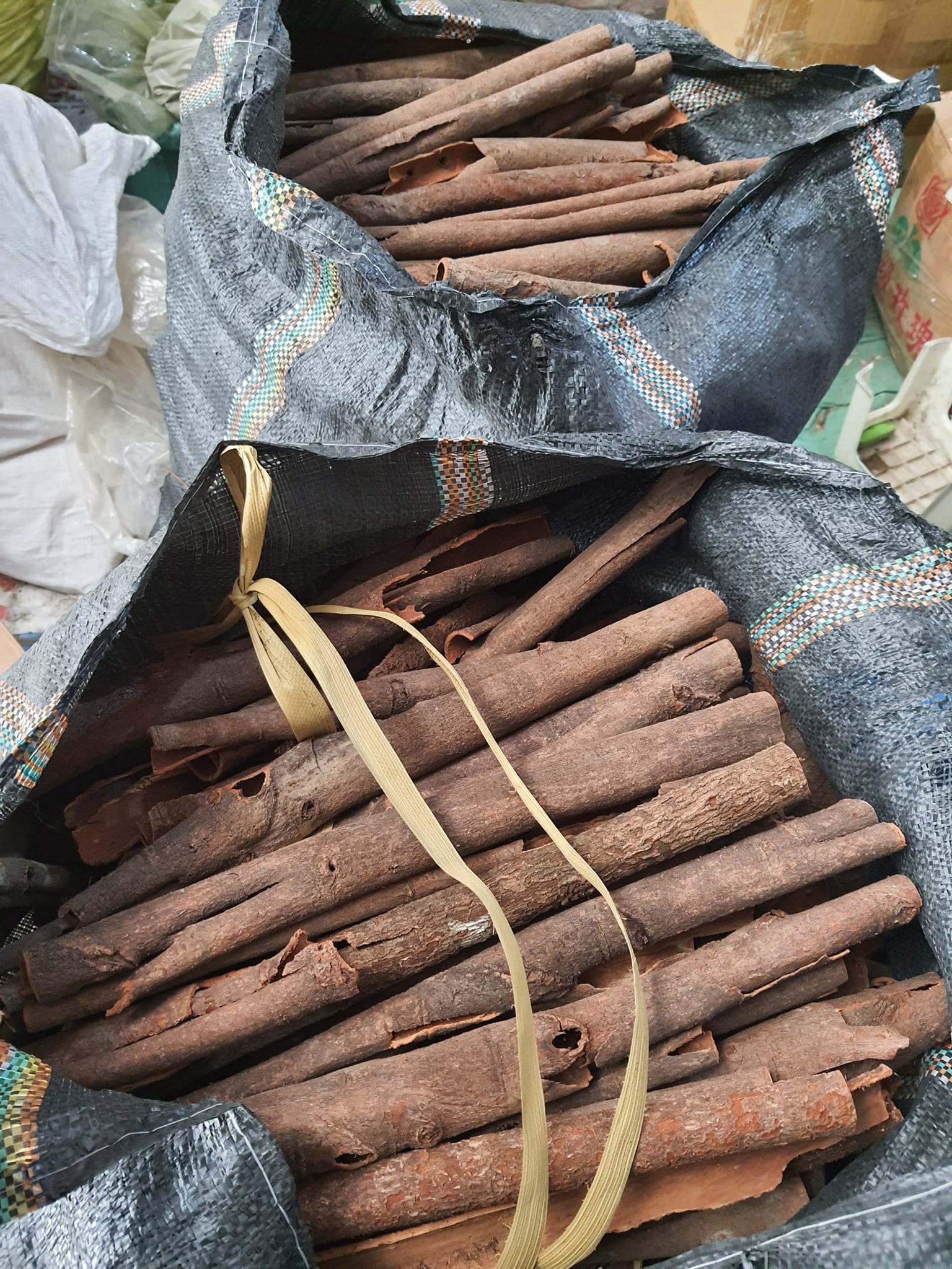 1kg Quế thanh chưa cạo vỏ ( vỏ quế thơm, sạch)