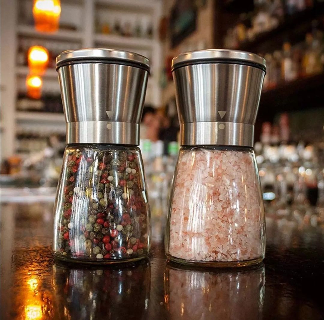 Lọ xay hạt tiêu cầm tay. Bình xay hạt tiêu cầm tay. Kích thước: 13,5 x 6,5cm. Dung tích: 150ml. Thủy tinh, INOX.