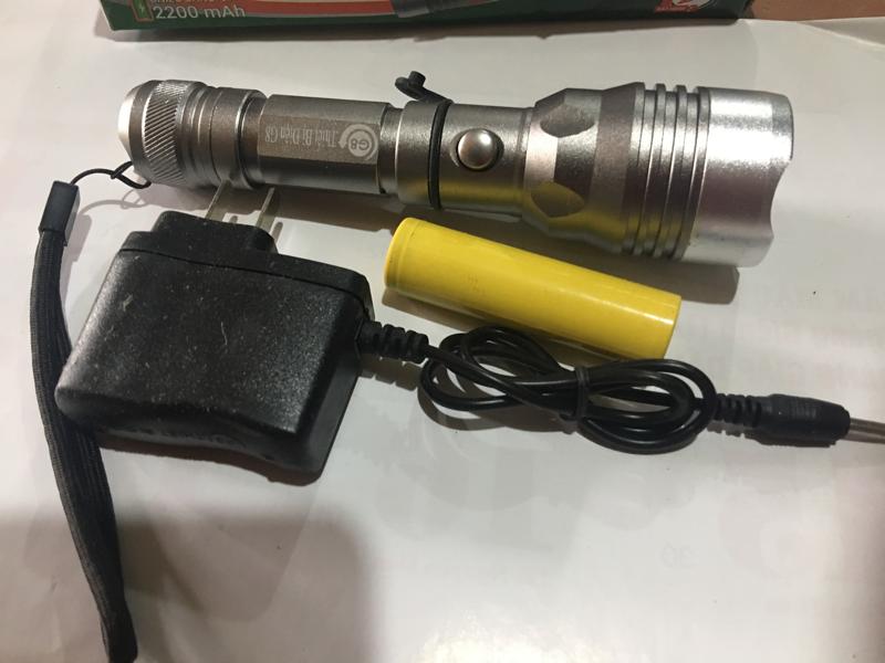 Đèn pin led siêu sáng g8- 569 Đèn pin led sạc