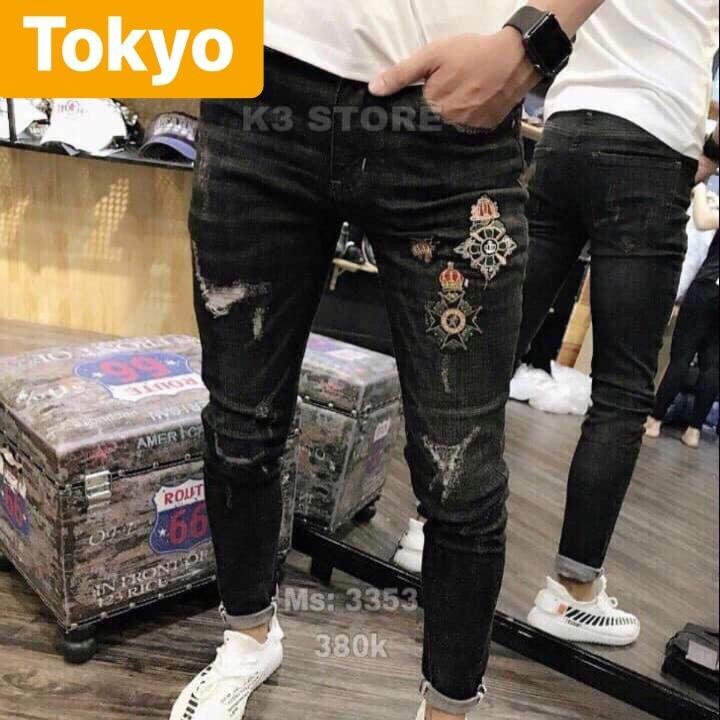QUẦN JEAN NAM CHẤT BÒ ĐEN THÊU LOGO VƯƠNG NIỆM FUSI NỔI TIẾNG C-1002 - TOKYO FASHION