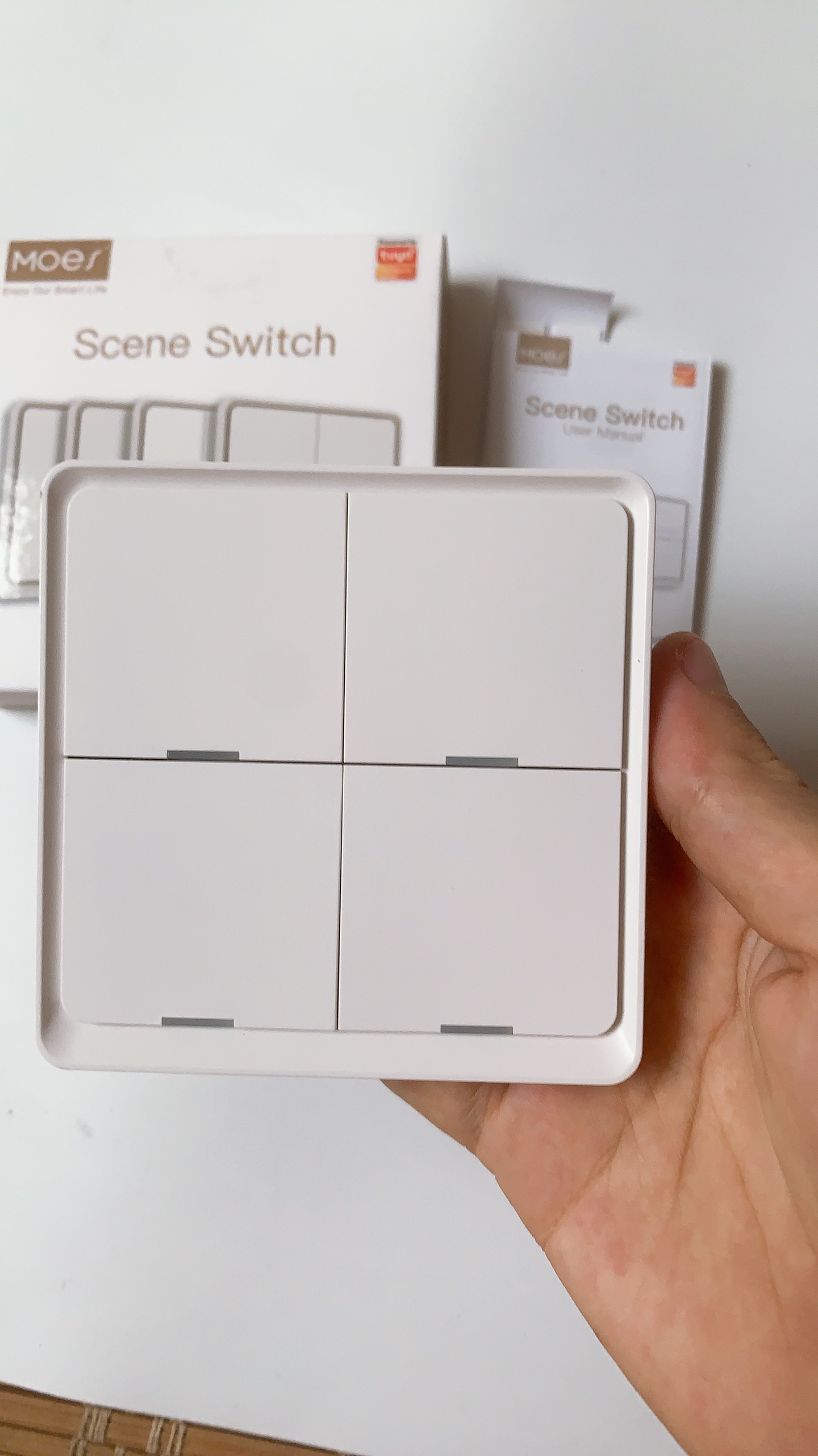 Công Tắc Ngữ Cảnh Tuya Zigbee  4 Nút Dán Tường ZNC1