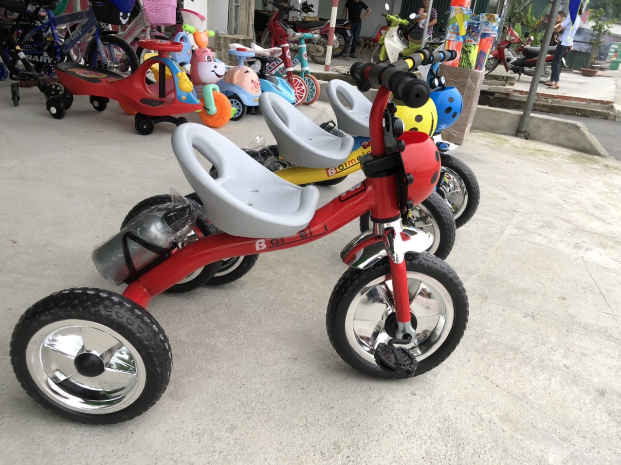 Xe Đạp 3 Bánh Con Bọ Kèm Bình Nước