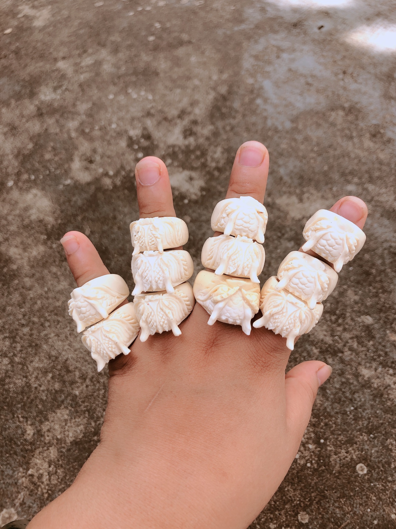 Nhẫn trạm khắc đầu rồng tinh xảo t25