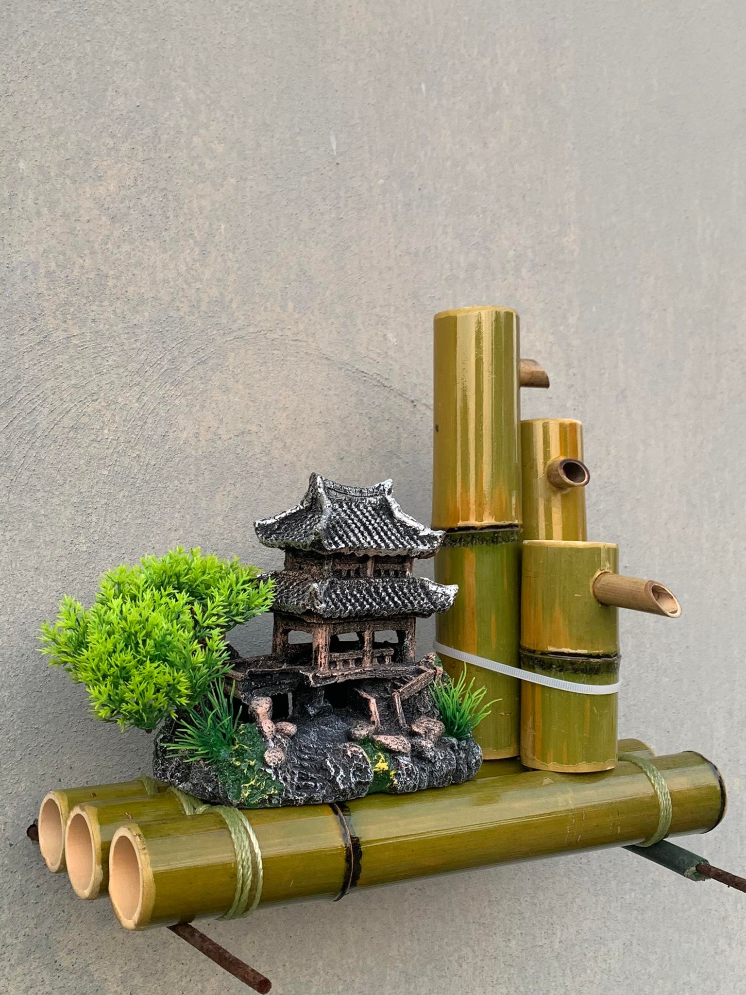 Thác nước tiểu cảnh (thác nước bằng tre)