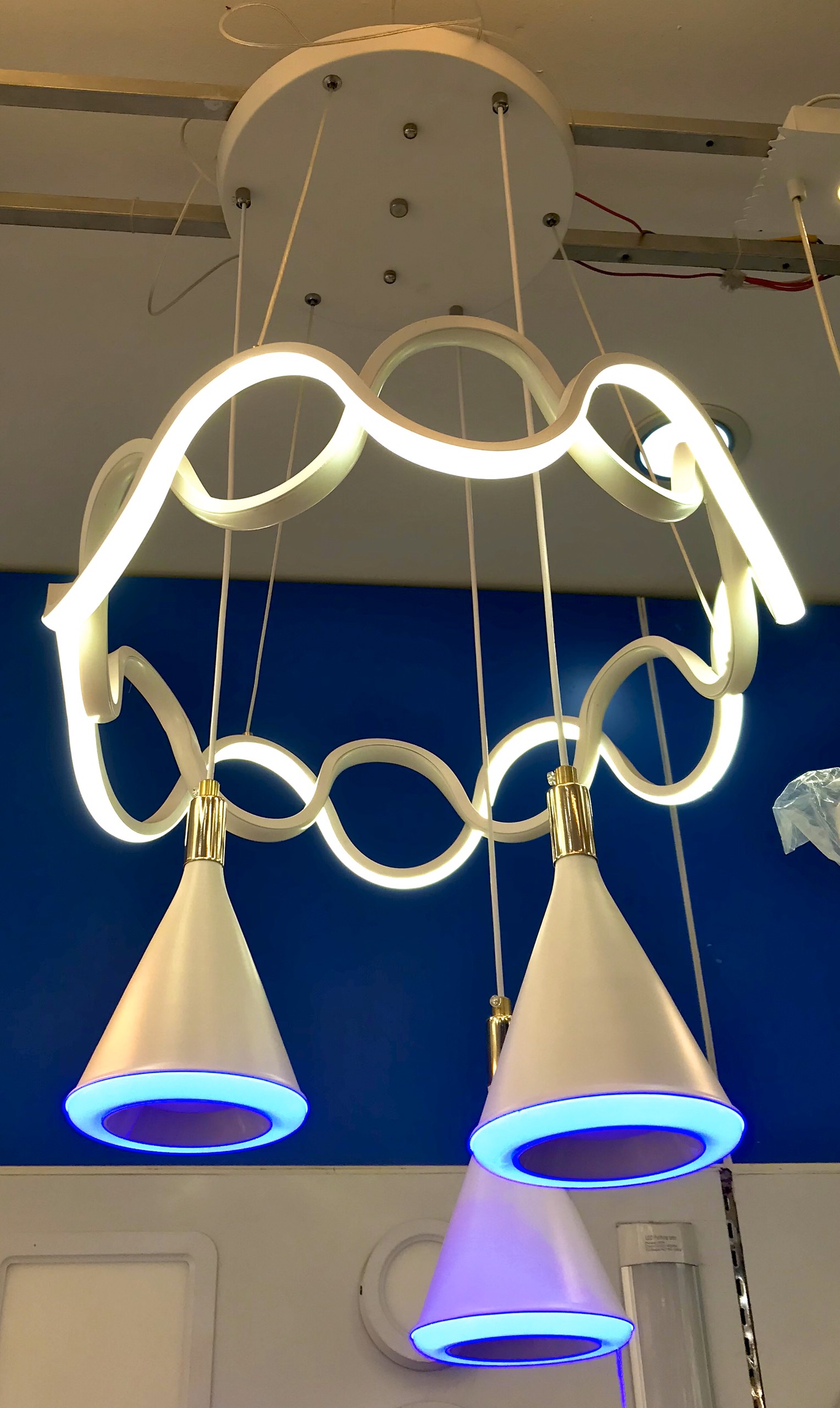 Đèn LED thả trần 3 bóng đa màu