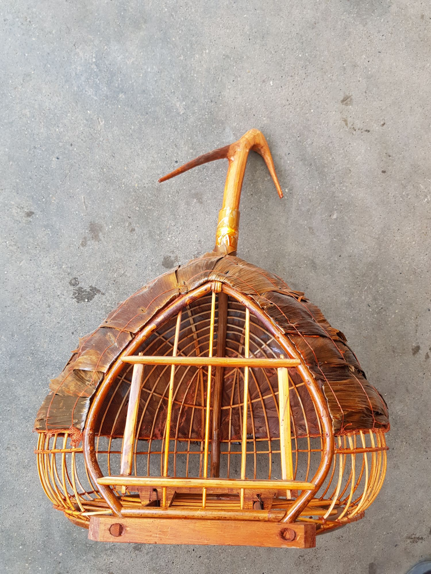 Lồng nuôi chim cu gáy mái lợp lá cọ